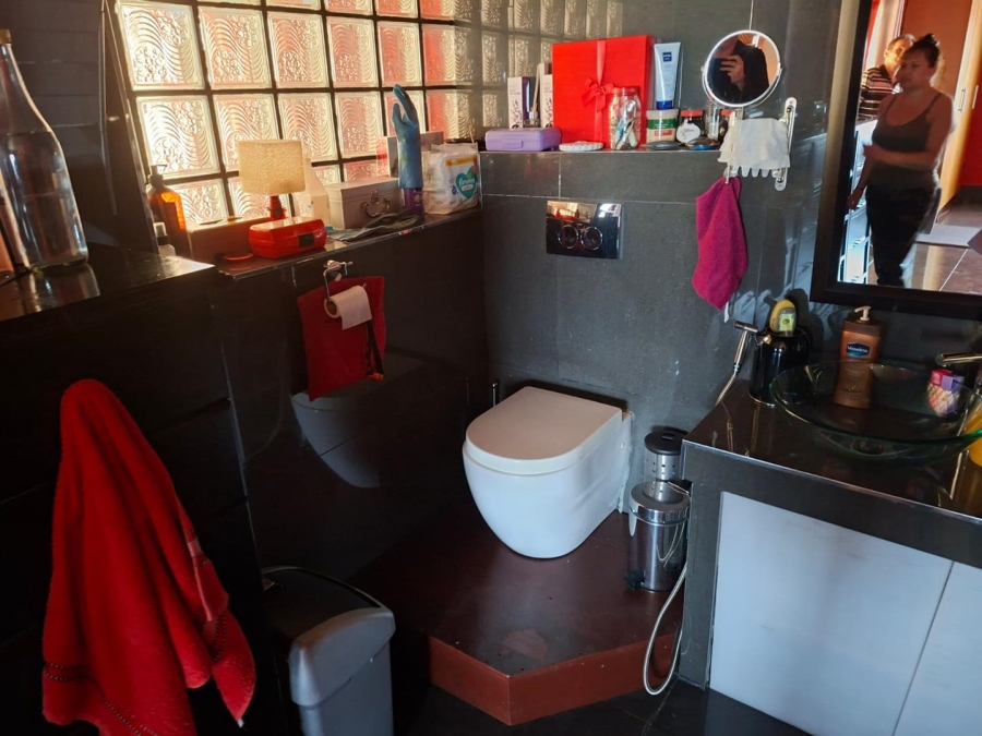 5 Bedroom Property for Sale in Protea Heights Western Cape